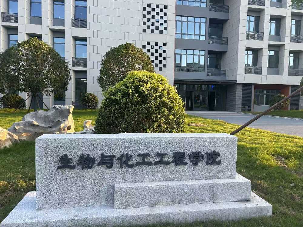 柳北区扬州职业大学体育场高杆灯项目